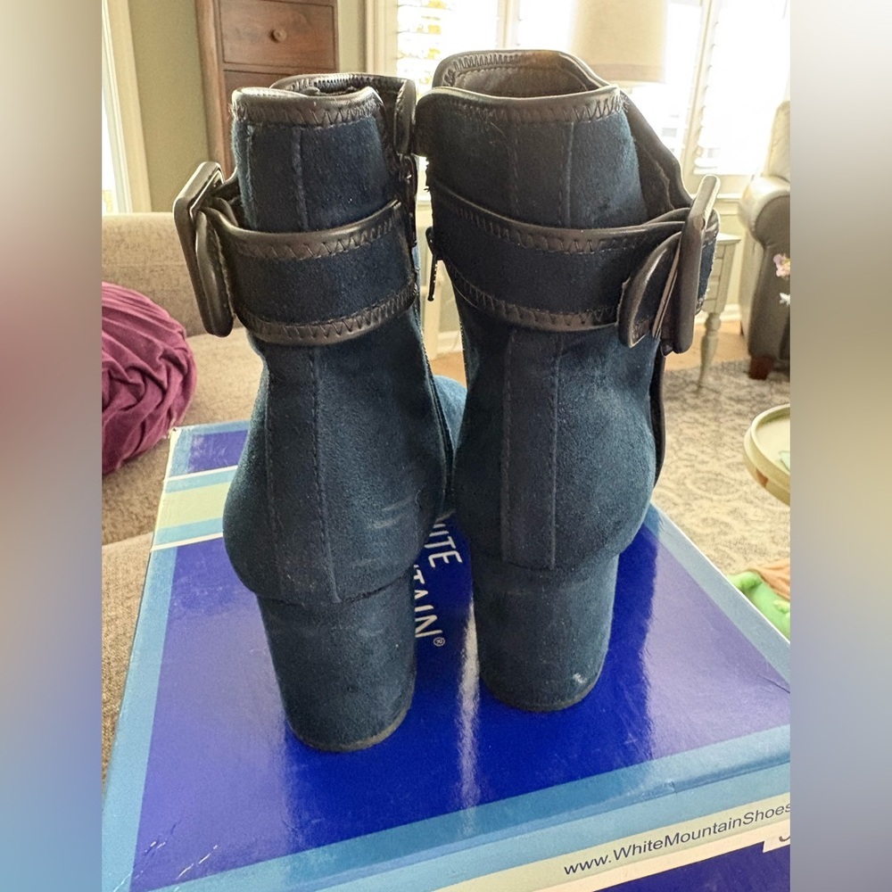Elegant Navy Suede Ankle Boots size 9 - Picture 3 of 7